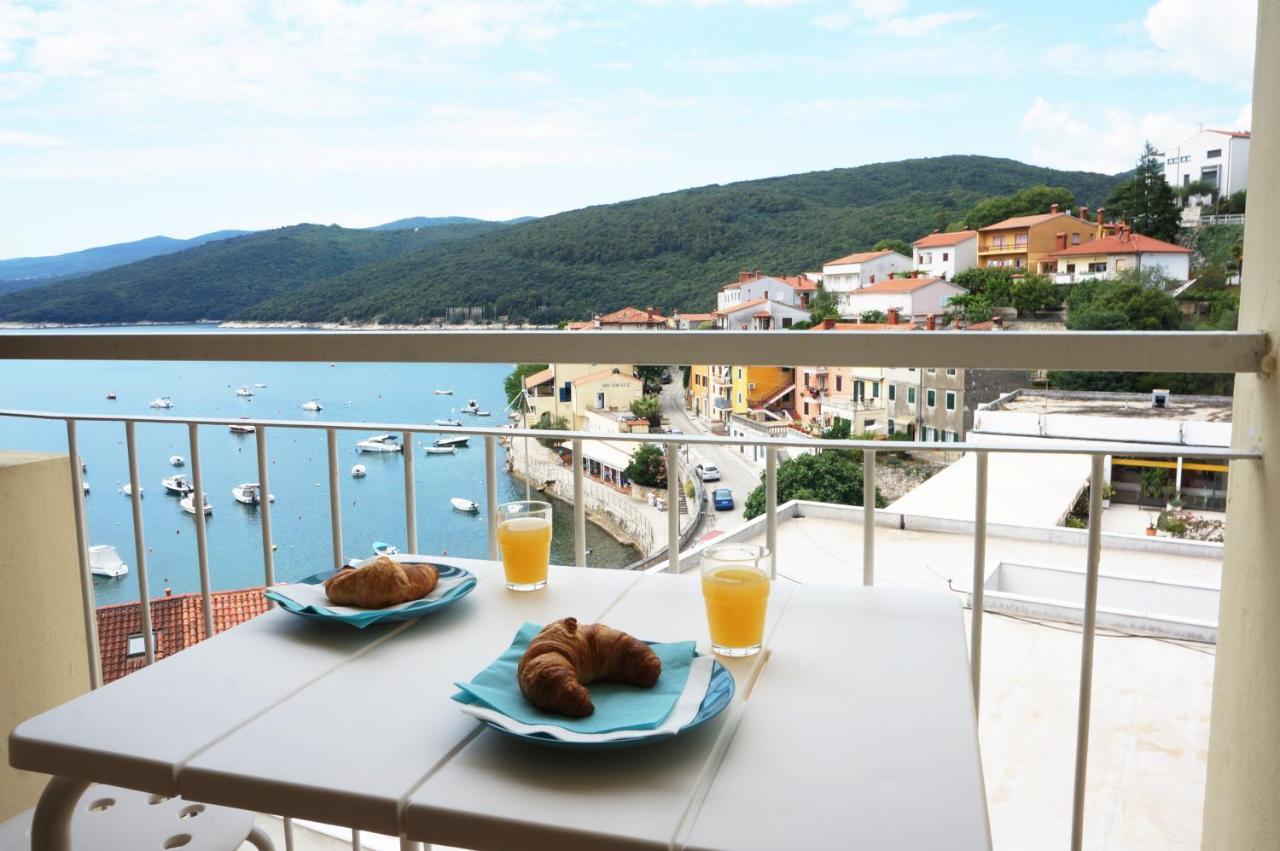 Apartment Layla - Intermezzo With Sea View In Center Of Rabac Dış mekan fotoğraf